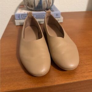 Tan Everlane Day Glove Flats